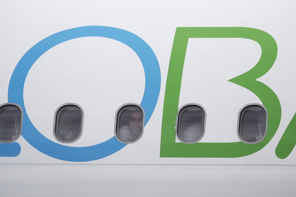 Migrants deported from the United States look out the window of a plane upon their arrival at Juan Santamaria International Airport in San Jose, Costa Rica. Photo: EPA-EFE