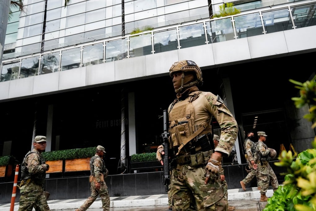 Members of Panama’s National Aeronaval Service police stand outside the hotel in Panama City, Panama on February 18, where migrants are housed after being deported to Panama as part of an agreement with the US. Photo: Reuters