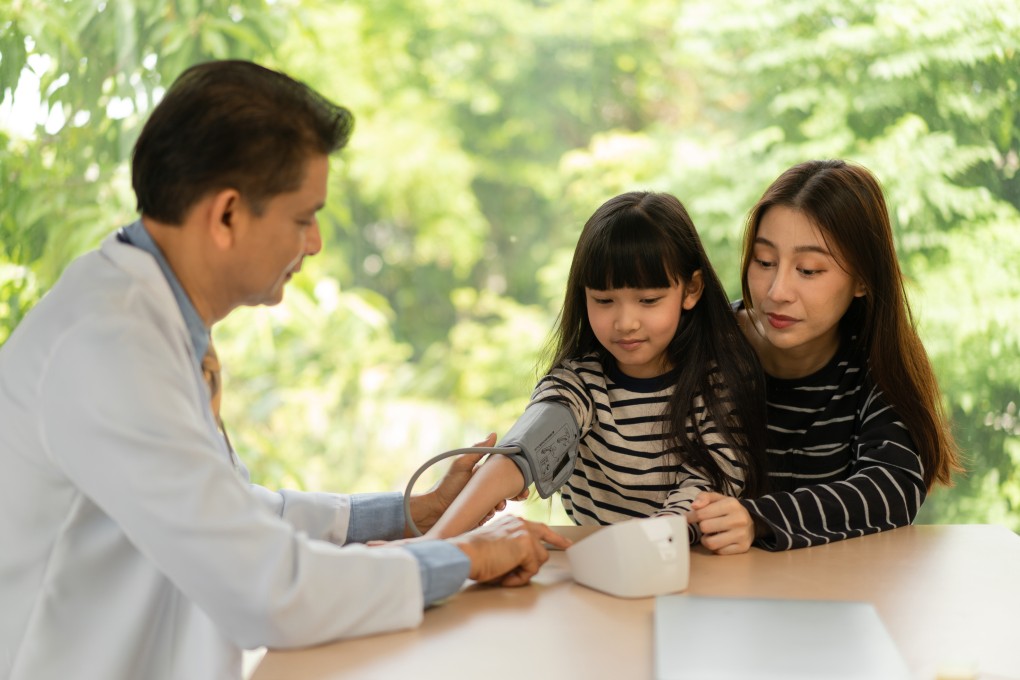 High cholesterol and high blood pressure are two major risk factors for cardiovascular disease, and both can begin to develop early in life. Experts explain how to ensure good heart health in children. Photo: Shutterstock