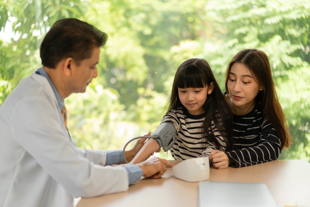 High cholesterol and high blood pressure are two major risk factors for cardiovascular disease, and both can begin to develop early in life. Experts explain how to ensure good heart health in children. Photo: Shutterstock