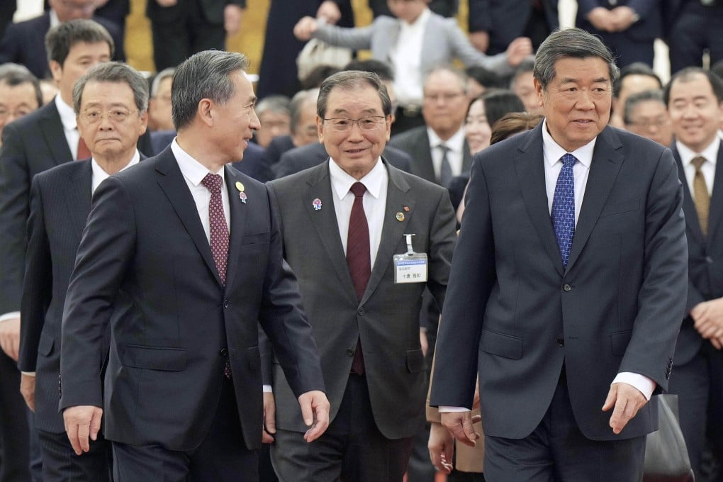 Vice-Premier He Lifeng (right) escorts Masakazu Tokura (centre), chairman of the Japan Business Federation, to the venue of their meeting in Beijing on February 17. Photo: Kyodo