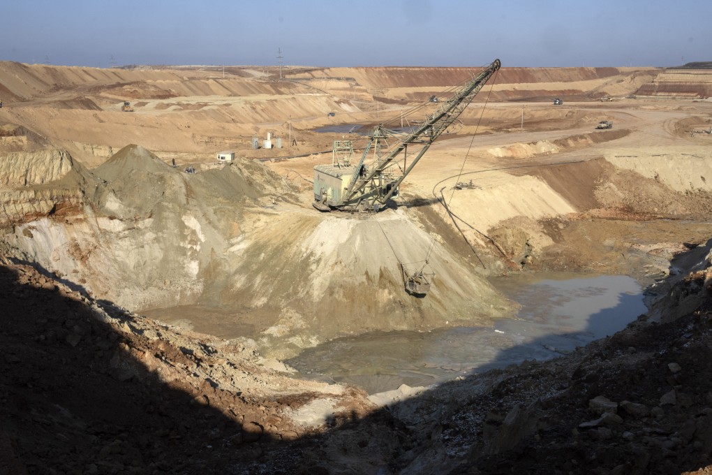 An ilmenite open pit mine in a canyon in the central region of Kirovohrad, Ukraine. France could possibly purchase minerals from Ukraine. Photo: AP