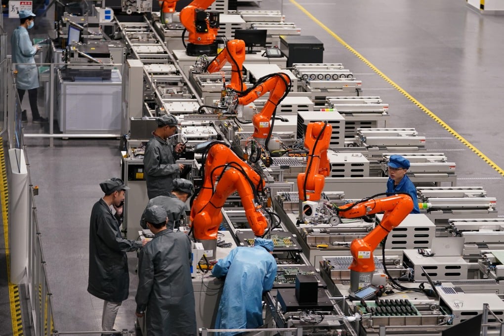 Human workers and robotic systems labour on a production line of Unisplendour in Xiaoshan District of Hangzhou, in east China’s Zhejiang Province, on April 27, 2023. Photo: Xinhua