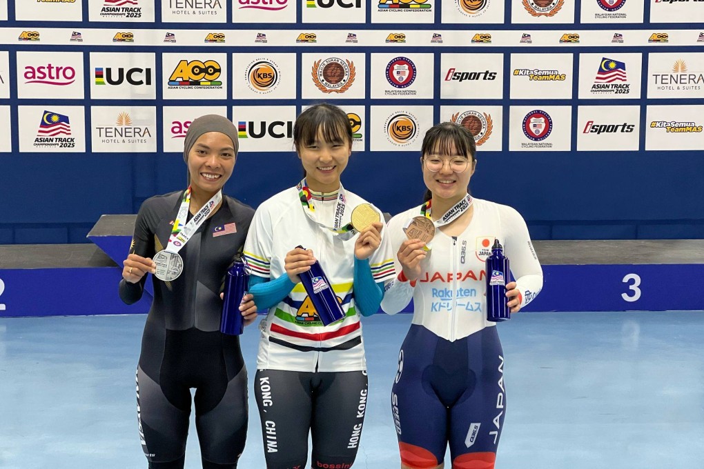 Ceci Lee (middle) with her scratch gold medal, alongside second-placed Malaysian Nur Aisyah Mohamad Zubir (left) and Japan’s Ayana Mizutani, who claimed bronze. Photo: CAHKC