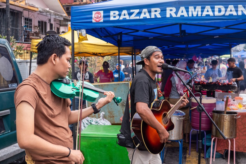 Festive atmosphere at the Kampung Baru Ramadan bazaar with street entertainers in Kuala Lumpur. Photo: Hadi Azmi