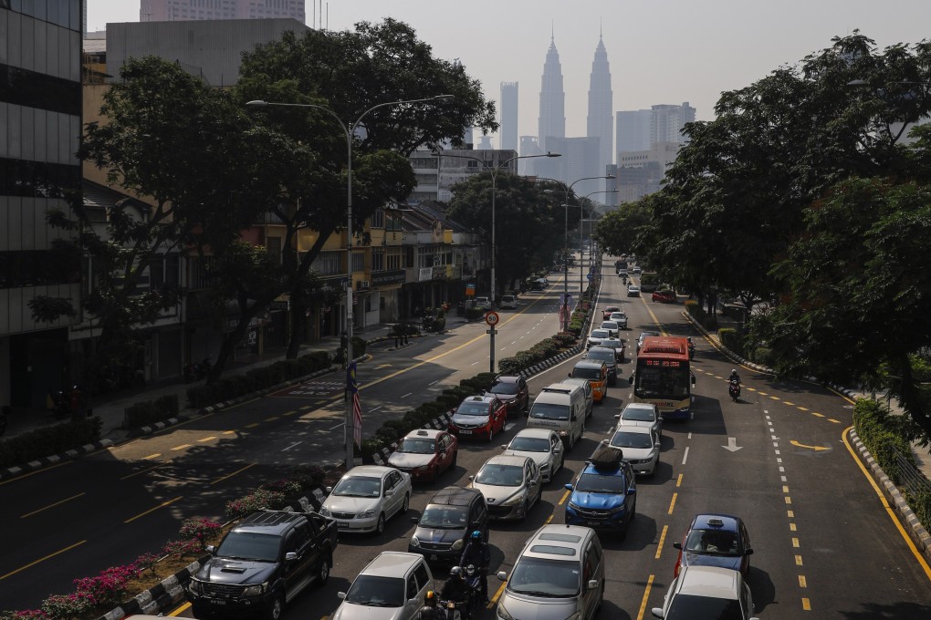 Cars wait in traffic near Malaysia’s Petronas Twin Towers in Kuala Lumpur in September 2023. Photo: EPA-EFE