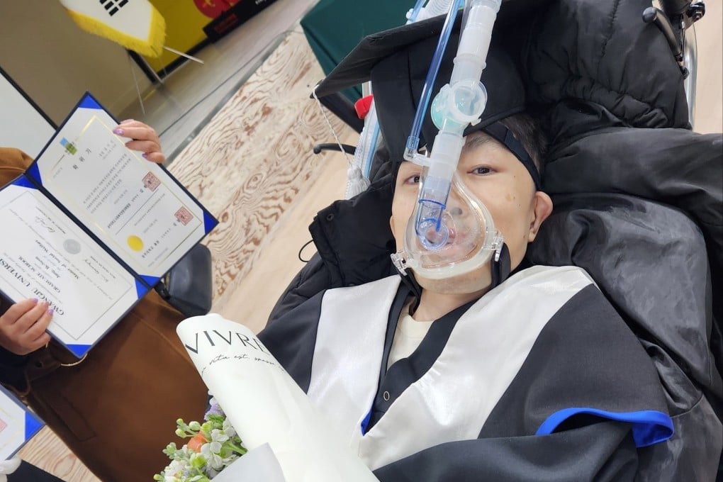 South Korean student Jang Ik-sun received his master’s degree from Gwangju University on February 23. Photo: Instagram/eyestar2024