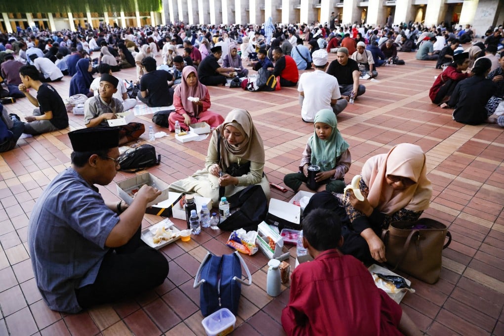Muslims break their fast during the first day of the holy month of Ramadan at the Istiqlal mosque in Jakarta, Indonesia, on Sunday. Photo: EPA-EFE