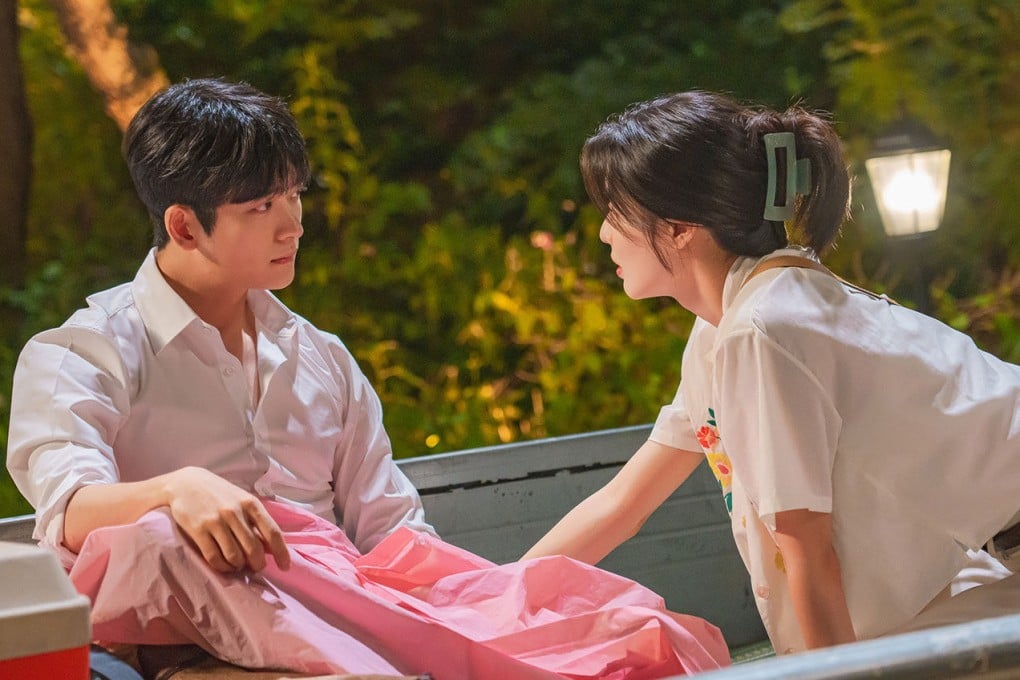 Kang Tae-oh (left) as city slicker So Baek-ho and Lee Sun-bin as obsessive agricultural researcher Kim Mi-kyung in a still from Netflix K-drama series The Potato Lab.