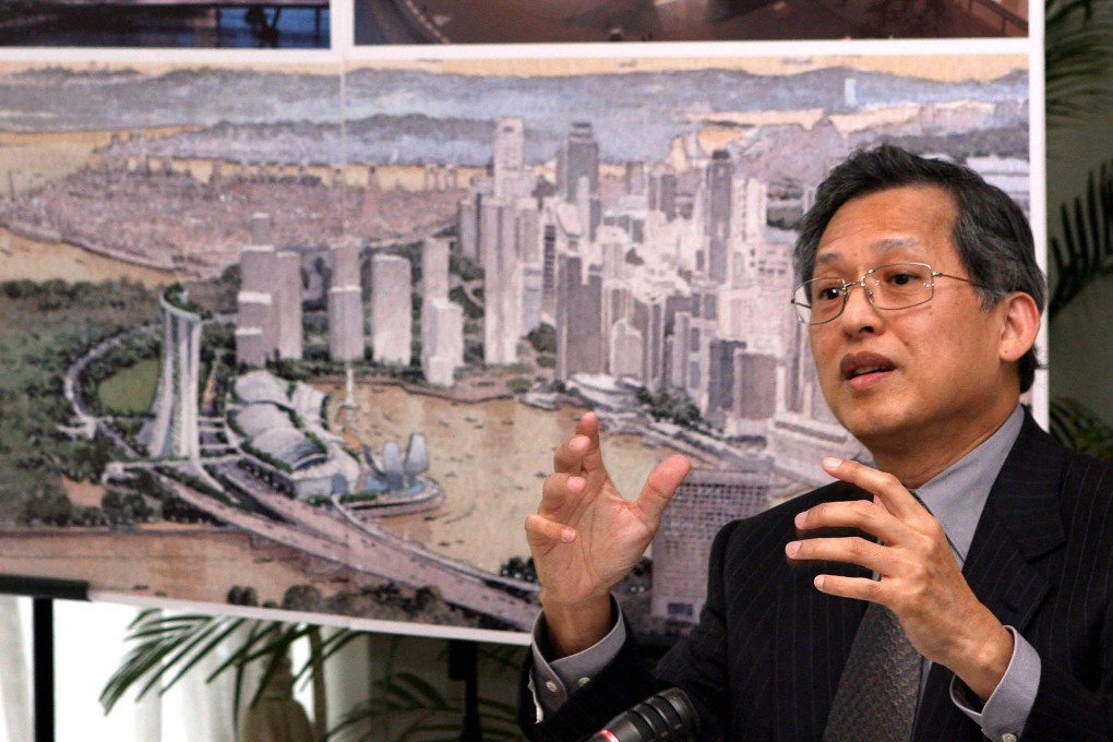 Kwek Leng Beng of City Developments Limited gestures at a press briefing with Las Vegas Sands Corp executives in Singapore in 2006. Photo: AFP