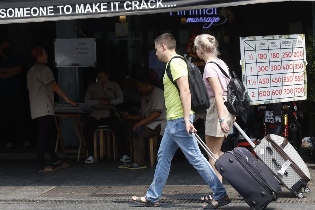 Foreign tourists walk with their luggage in a tourist area in Bangkok, Thailand, on February 17. Photo: EPA-EFE