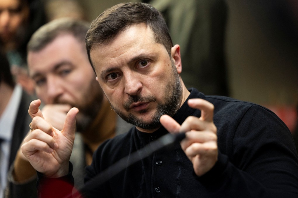 Ukrainian President Volodymyr Zelensky gestures during a meeting with members of the media on the outskirts of  London, Britain, on Sunday. Photo: Reuters