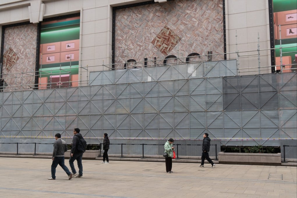 People walk past a closed Gucci store on Nanjing Road Pedestrian Street in Shanghai on February 17, 2025. Photo: Getty Images