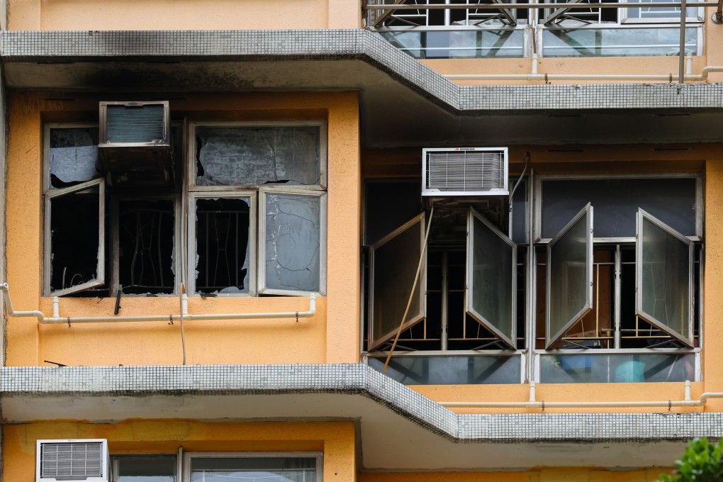 A woman has died after being rescued from a fire at Lung Hei House, Lower Wong Tai Sin Estate in Kowloon. Photo: Jelly Tse