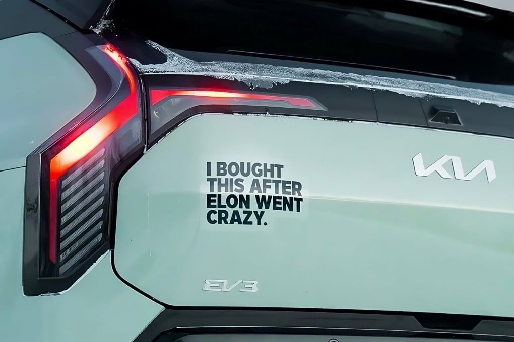 An advertisement posted on the social media accounts of Kia Norway featuring the company’s entry level electric car, the EV3, with a bumper sticker saying: “I bought this after Elon went crazy”. Photo: Instagram/Kiabilnorge