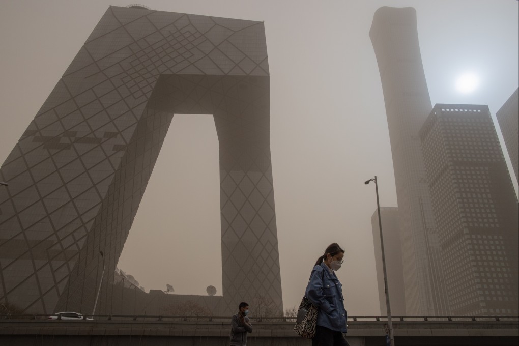 People wear protective face masks in Beijing’s Central Business District (CBD) during a sandstorm in 2021. A US air quality monitoring programme launched in the city in 2008 provided transparency about actual pollution readings. Photo: EPA-EFE