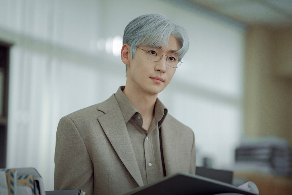 Lee Je-hoon as Joon Yoo-no, leader of a corporate mergers and acquisitions team, in a still from Korean drama series The Art of Negotiation.
