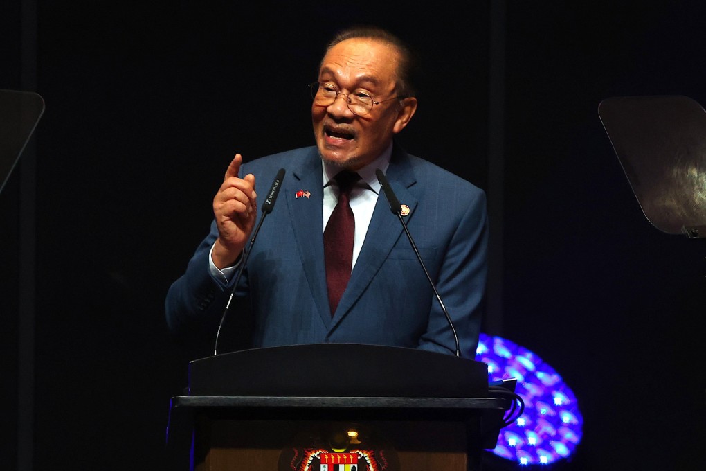 Malaysian Prime Minister Anwar Ibrahim gives a speech during a public lecture event with the attendance of the Turkish president in Putrajaya, Malaysia,  on February 10. Photo: EPA-EFE