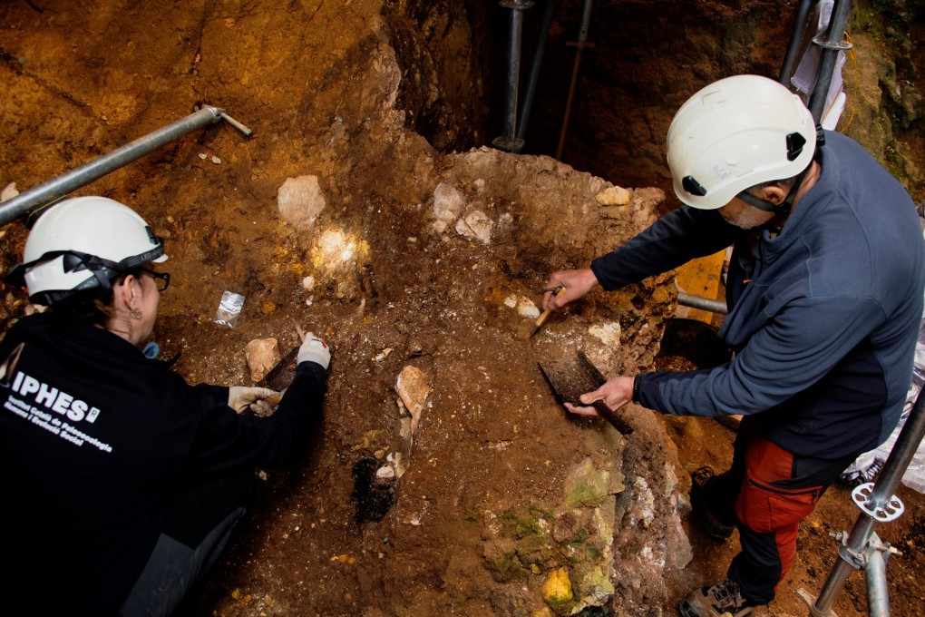 Archaeologists a the excavation site near Burgos, Spain. Photo: Maria D. Guillen/IPHES-CERCA via Reuters