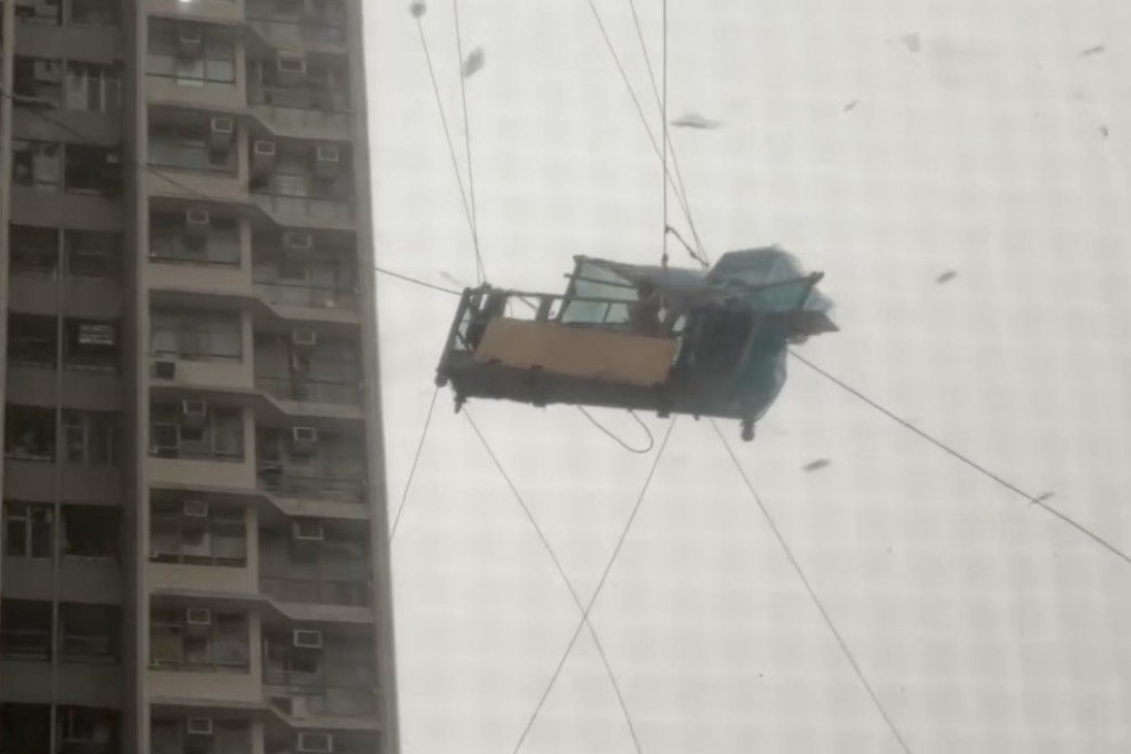 The worker shouted for help as the gondola swung around in the wind. Photo: Threads /@jennytcl_art