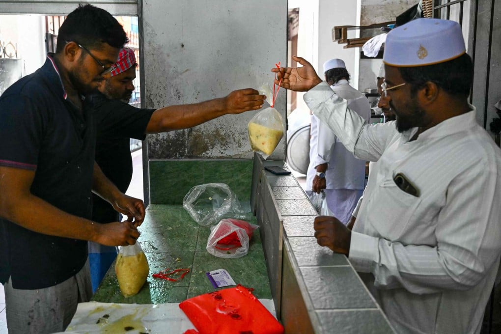 A Malaysian mosque gives out rice porridge during Ramadan on March 7. Photo: AFP