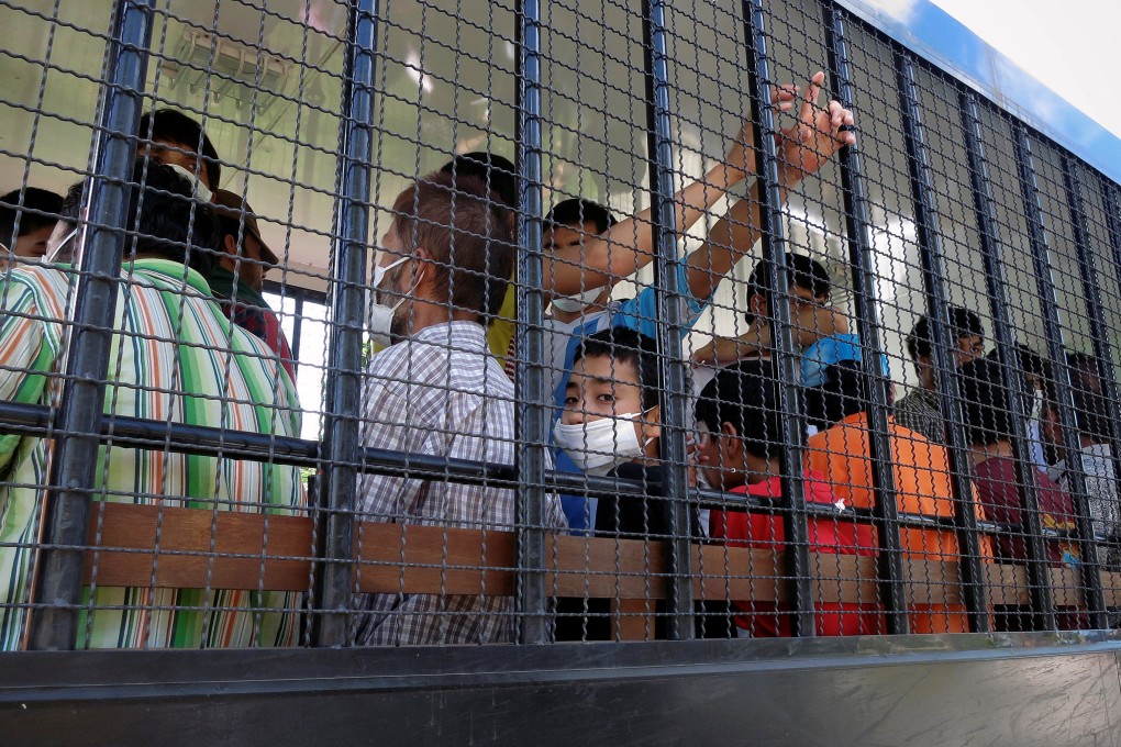 Suspected Uygur detainees are transported to a detention facility in the town of Songkhla, southern Thailand, in 2014. Photo: Reuters