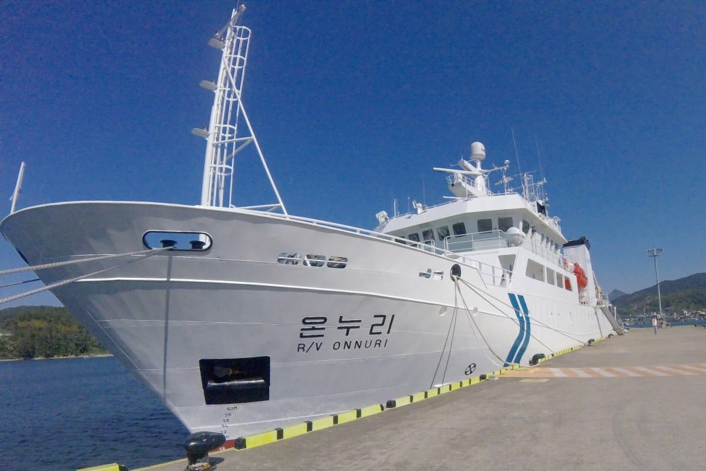 An attempt by the Onnuri, a South Korean marine research and science vessel, to inspect a steel structure in the Yellow Sea last month was resisted by Chinese vessels, leading to a coastguard stand-off, according to reports. Photo: Handout