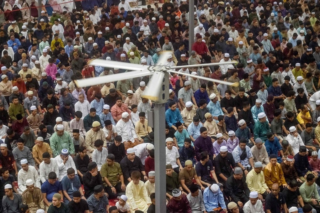 Malaysian Muslims offer prayers to mark the start of Ramadan on March 1. Photo: AFP