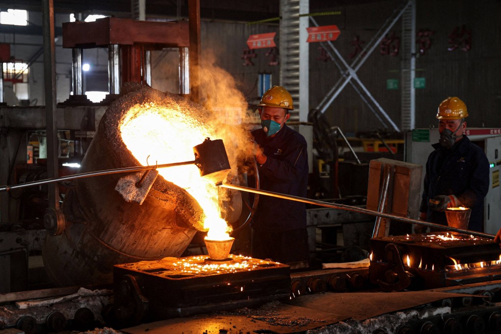 Workers pour molten steel at a factory which produces engine parts in Binzhou, in eastern China’s Shandong province on March 14, 2025. Photo: AFP