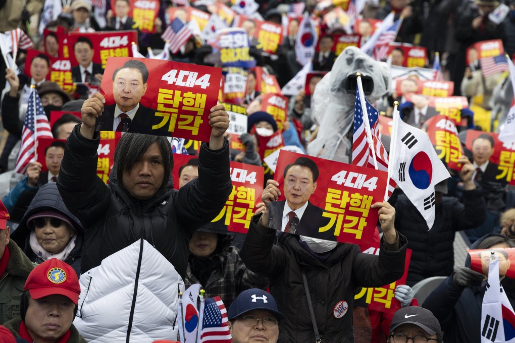 Supporters of South Korean President Yoon Suk-yeol stage a rally outside the Constitutional Court in Seoul on March 18. Photo: EPA-EFE