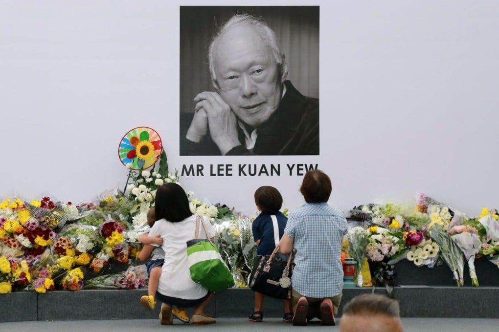 Singaporeans pay their respects to Lee Kuan Yew days after his death on March 23, 2015. File photo: EPA-EFE