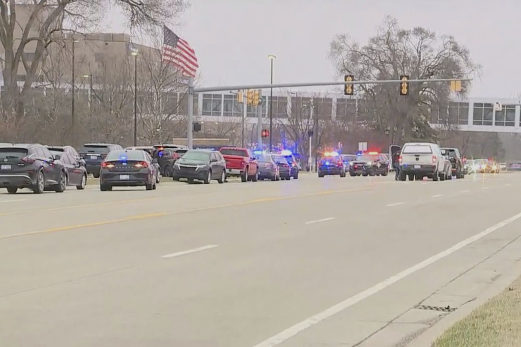 Police respond to the scene of a shooting at Corewell Health Beaumont Troy Hospital in Troy, Michigan. Photo: via AP