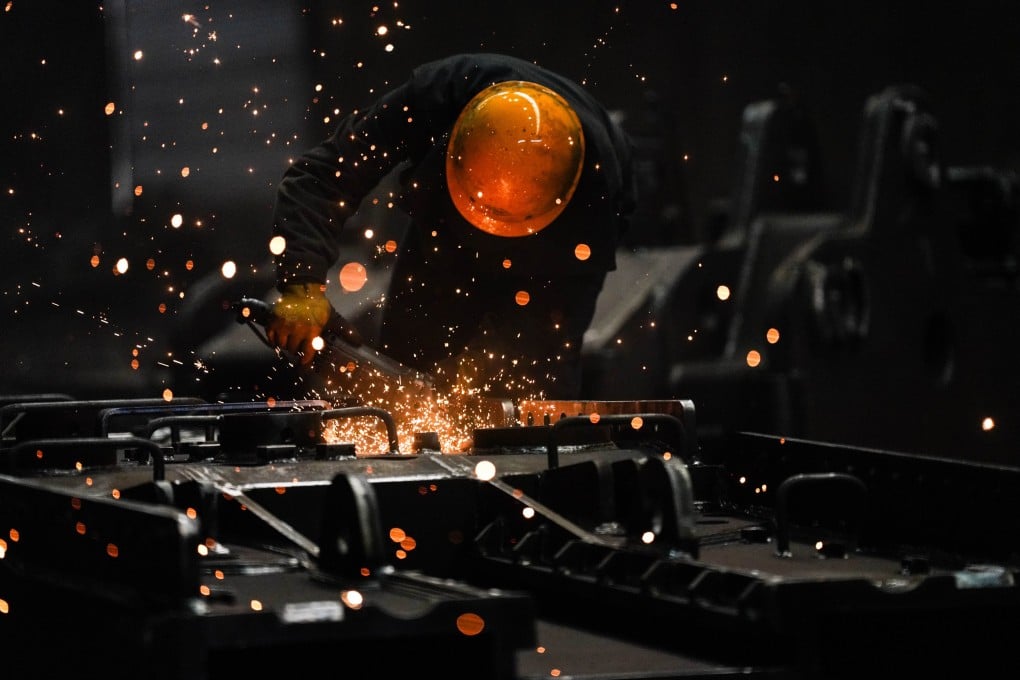 A worker at the Linzhou Heavy Machinery factory in the Hongqi Canal Economic and Technological Development Zone in Linzhou, Henan province, on March 19. Photo: Xinhua