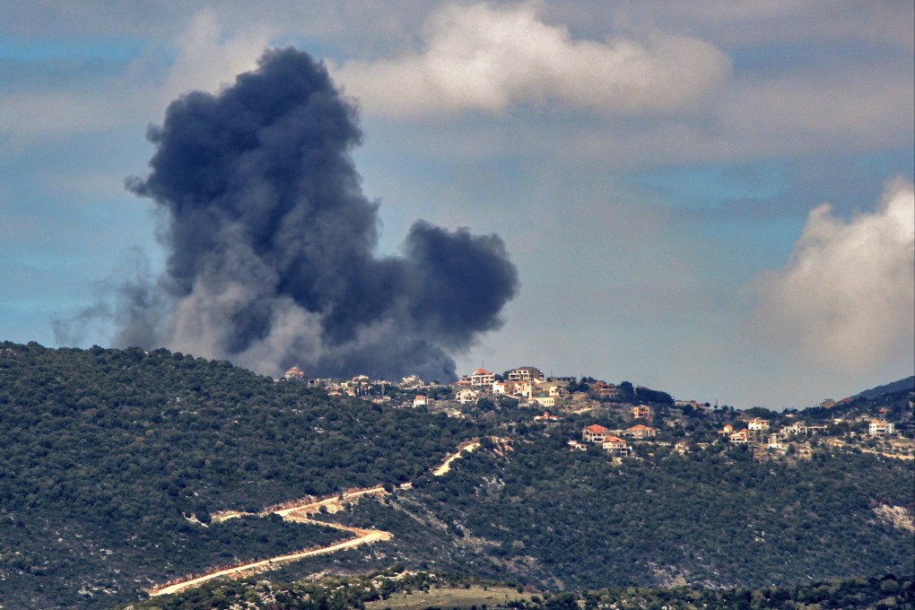 Heavy black smoke billows from an Israeli air strike in the southern Lebanese village of Sujoud. Photo: dpa