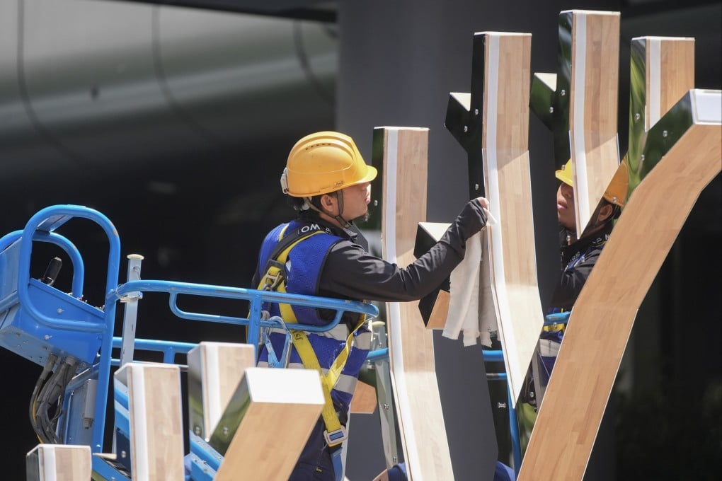 The 75,000 imported workers include at least 20,000 in the catering sector and 9,000 in construction. Photo: Eugene Lee