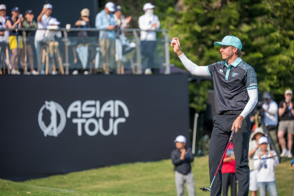 Carlos Ortiz acknowledges the crowd surrounding the 18th green after winning the International Series Macau on Sunday. Photo: Asian Tour