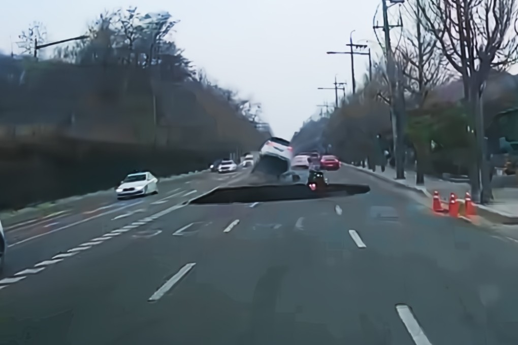 Dashcam footage capturing the moment when a sinkhole suddenly opened up in front of the motorcyclist. Photo: X/@Tedchangsigi