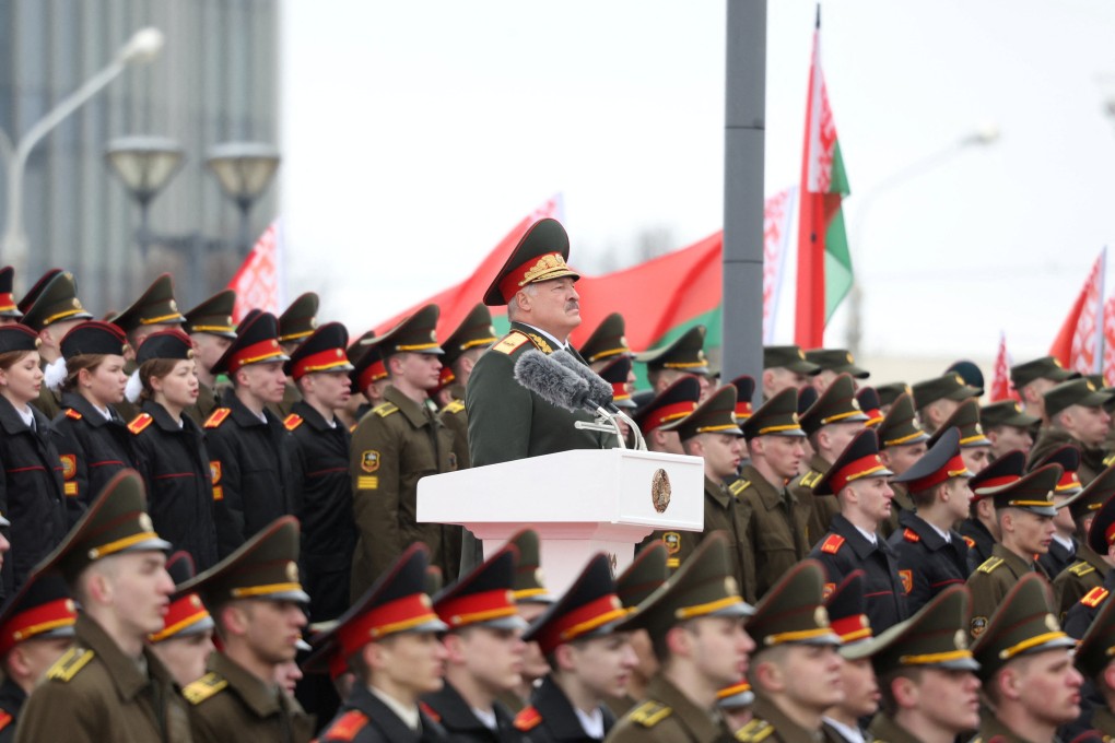 Belarusian service members pledge allegiance to Alexander Lukashenko, who was sworn in as president for the seventh term. Photo:  BelTA via Reuters