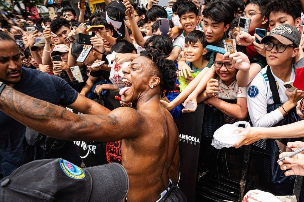 US YouTuber IShowSpeed with his fans in Vietnam. Photo: X/iShowSpeedHQ