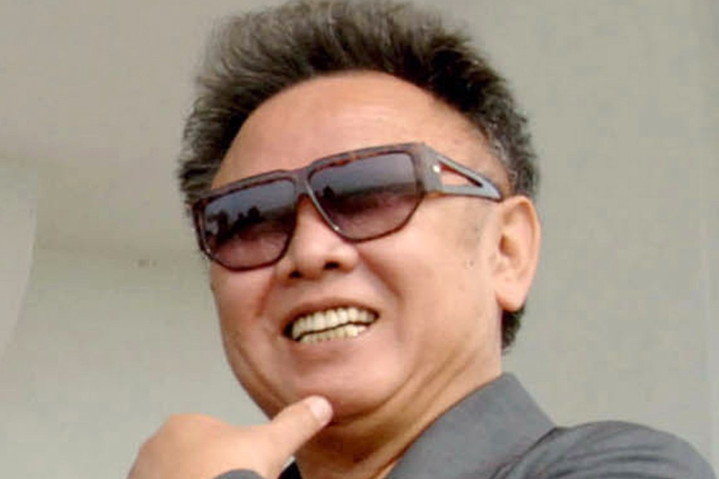 North Korean leader Kim Jong-il smiles as he inspects the Sinam cooperative farm in Ryongchon county in North Korea, in this undated file photo released by Korea News Service in Tokyo on June 8, 2007. Photo: Reuters