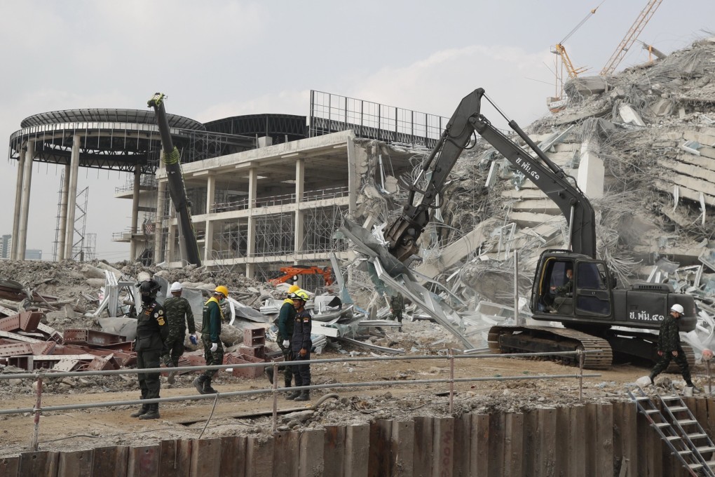 Thai Army rescuers search for survivors at the site of a collapsed building following an earthquake in Bangkok, Thailand, in Saturday. Photo: EPA-EFE