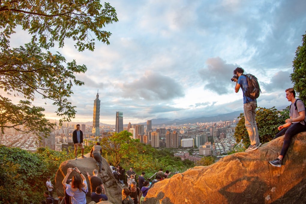 Tourists photographing Taipei from the rocks of Elephant Mountain. A bill to encourage travel to Taiwan has been introduced in the US House of Representatives. Photo: Shutterstock
