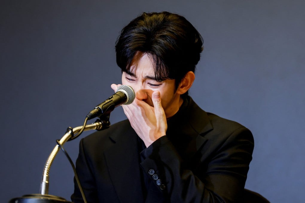 South Korean actor Kim Soo-hyun cries during a press conference in Seoul relating to his relationship with actress Kim Sae-ron, who was found dead in February, on March 31, 2025. Photo: Reuters