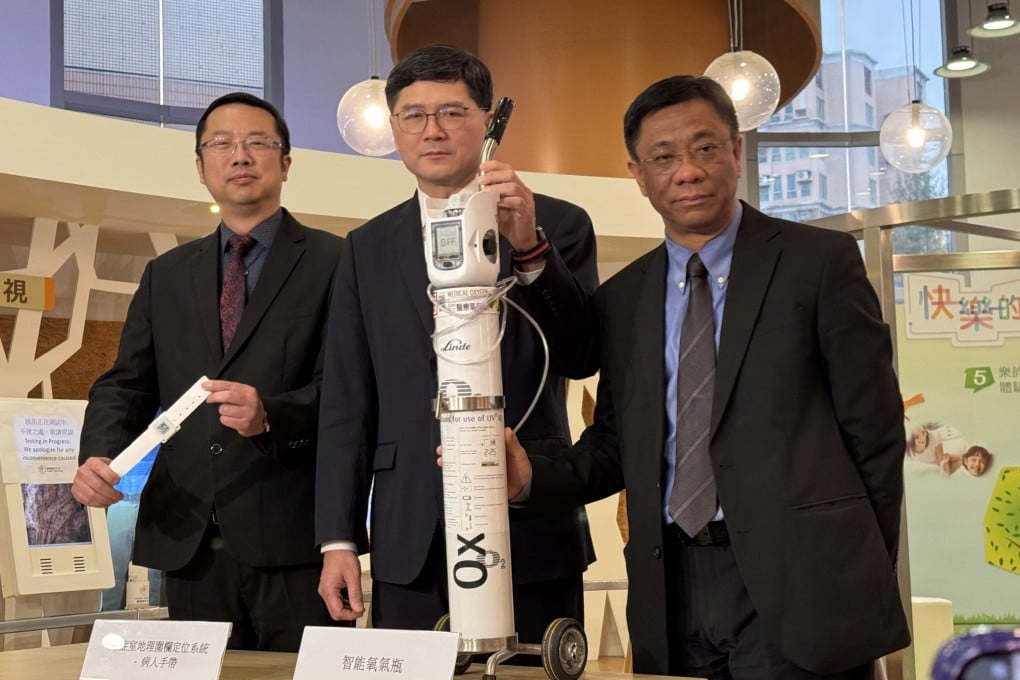 (From Left) Dr Michael Wong, Dr Tony Ko and Dr Raymond Cheung with one of the smart oxygen tanks. Photo: Lo Hoi-ying