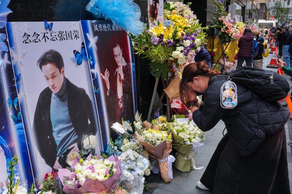 Fans of late superstar Leslie Cheung pay tribute to the actor and singer. Photo: Elson Li