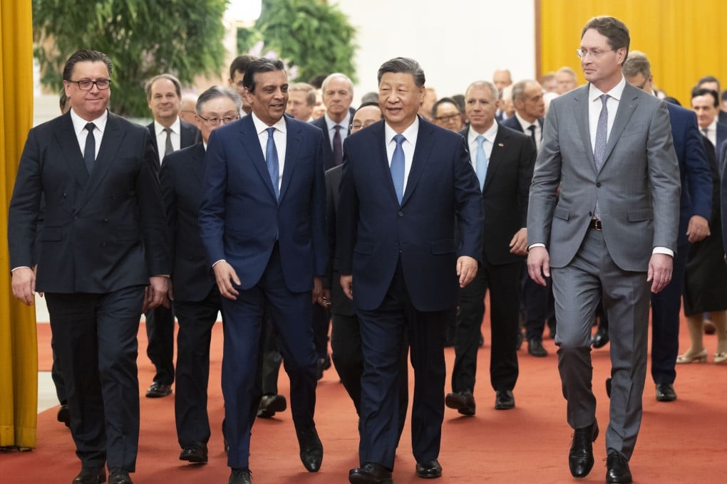 Chinese President Xi Jinping meets business representatives at the Great Hall of the People in Beijing, on March 28. Photo: Xinhua