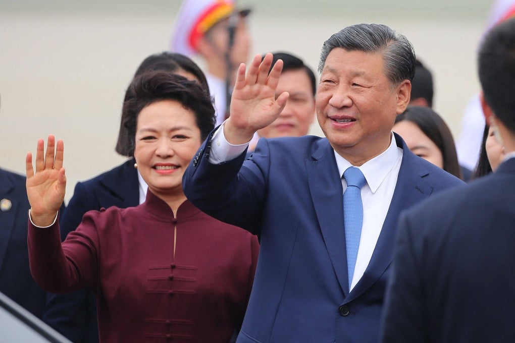 Chinese President Xi Jinping is seen during his last Southeast Asian visit in December 2023 with wife Peng Liyuan as they arrive in Vietnam. Photo: AP