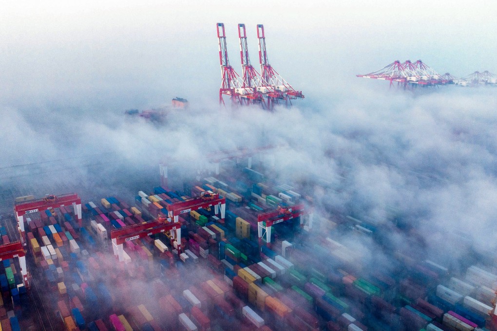 Ships and containers are shrouded in fog at the Yangshan Deepwater Port in Shanghai. Photo: AFP