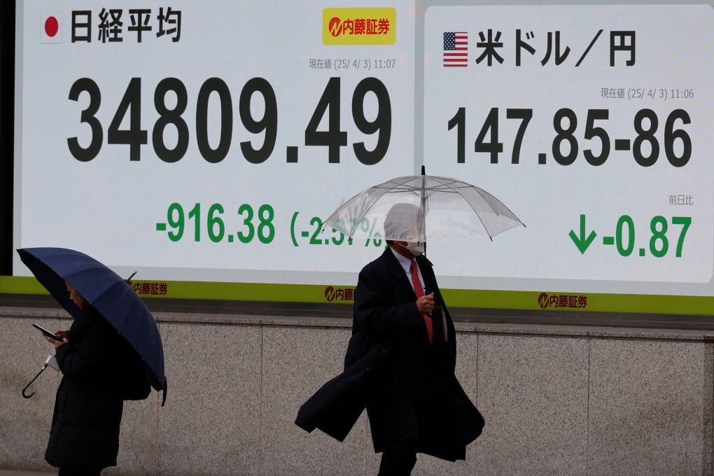 Nikkei 225 stock benchmark and the dollar-yen exchange rate on display outside a Tokyo brokerage on April 3, 2025. Photo: Reuters.