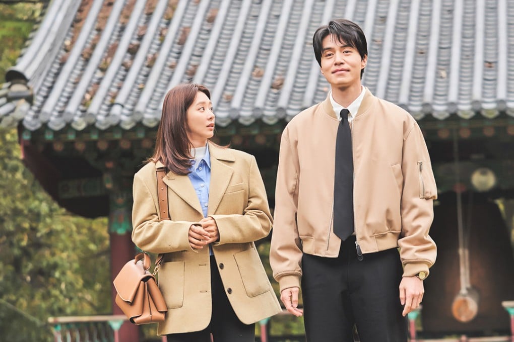 Lee Joo-bin (left) as freshly divorced underwriter Kang Han-deul and Lee Dong-wook as thrice-divorced Noh Ki-jun in a still from The Divorce Insurance, a Korean workplace romantic comedy series showing on Amazon Prime. Photo: Online